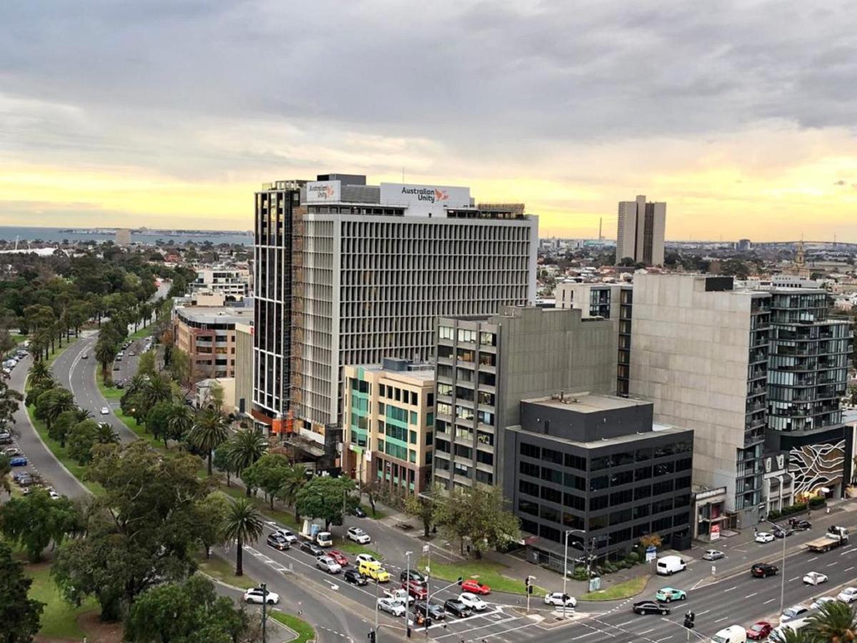 Readyset Apartments At Emerald Melbourne Exterior photo
