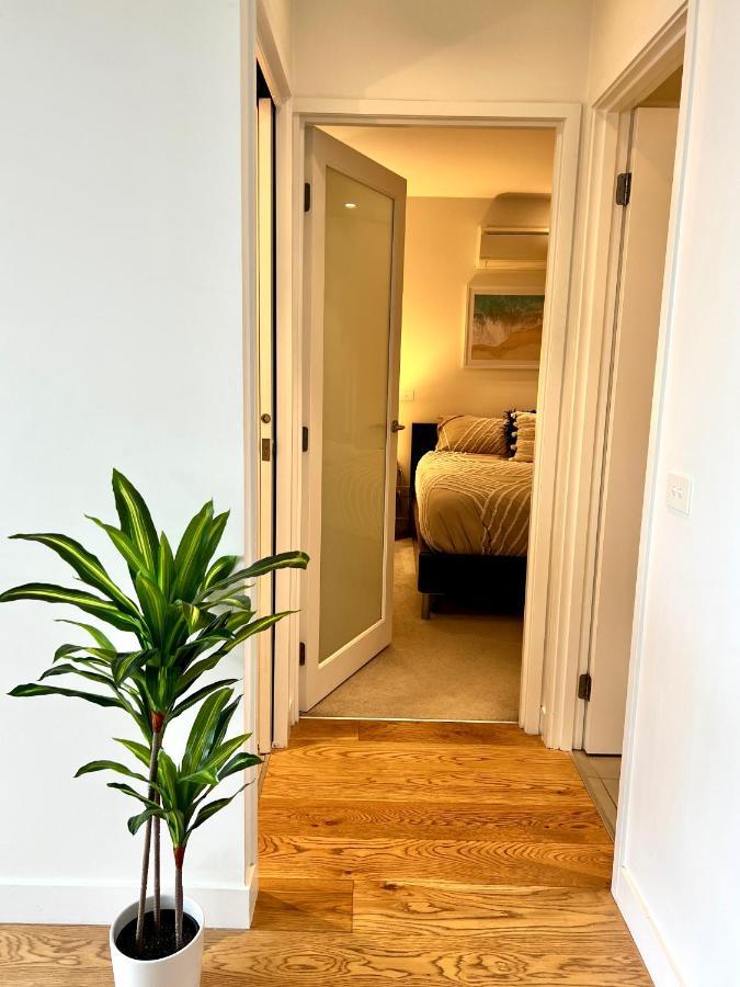 Readyset Apartments At Emerald Melbourne Exterior photo